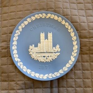 Wedgwood Christmas 1977 Westminster Abbey plate.